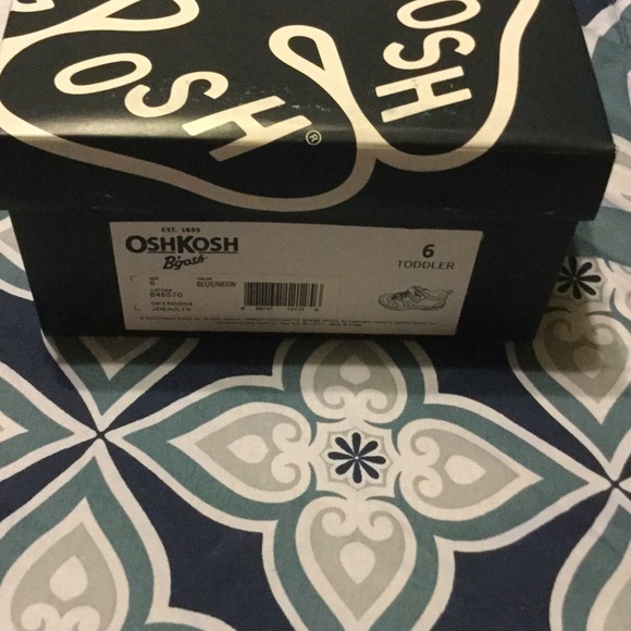 Boy’s OshKosh Sneakers w/Box - Picture 6 of 6